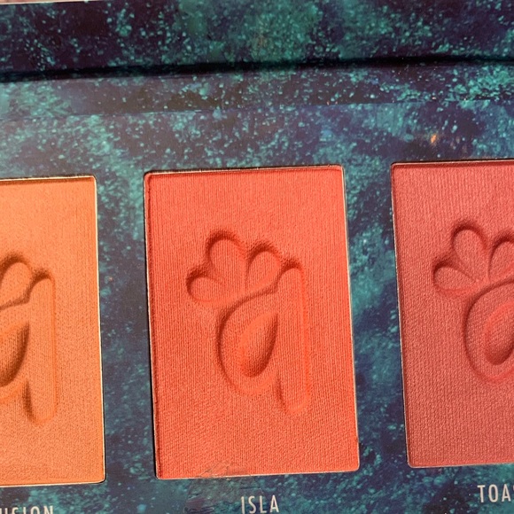 High end makeup - Picture 4 of 6